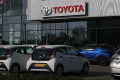 Toyota приостановит производство и поставки в Россию