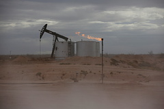 Страны ОПЕК добыли нефти меньше запланированного