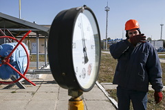 Поставки российского газа за рубеж рухнули в два раза