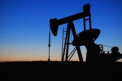 Евросоюз запретил поставки товаров для нефтяной отрасли России