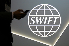 Великобритания захотела отключить от SWIFT все российские банки