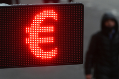 Мосбиржа запретила короткие продажи в евро