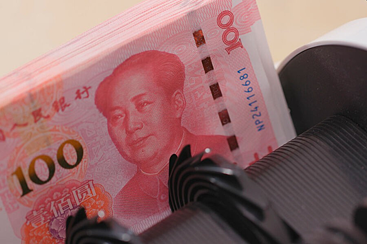 СМИ: юань может обогнать доллар и стать мировой резервной валютой