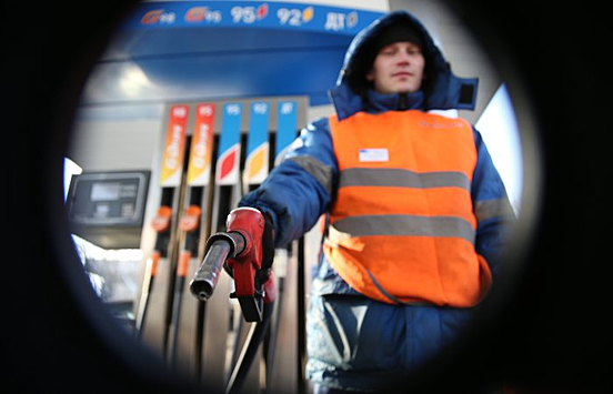 В России подешевел бензин