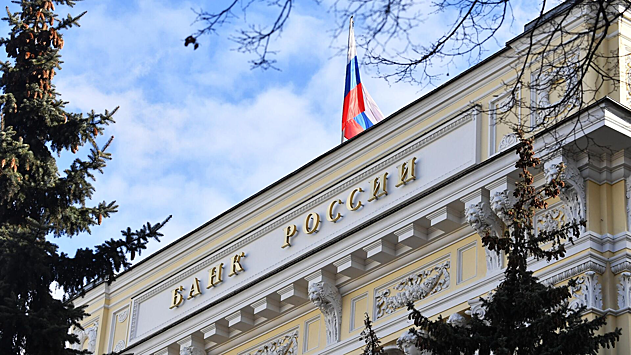 ЦБ повысил курс доллара на 28 февраля до 75,43 рубля