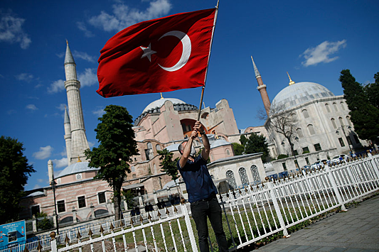 Центробанк Турции сохранил ключевую ставку из-за рекордной инфляции