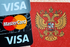 Россиянам назвали срок продолжения прежней работы карт Visa и Mastercard